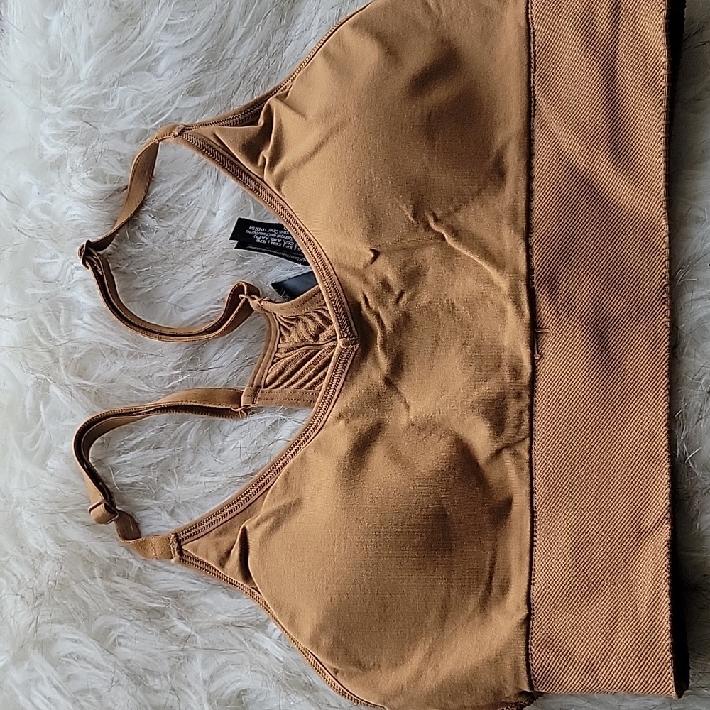Ribbed Racerback Sports Bra - Picture 4 of 10